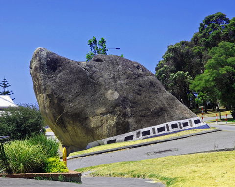 Dog Rock - Accommodation Redcliffe 0
