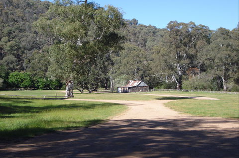 Fry's Hut - Accommodation Redcliffe 1