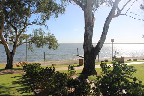 Lake Bonney - Accommodation Redcliffe 2