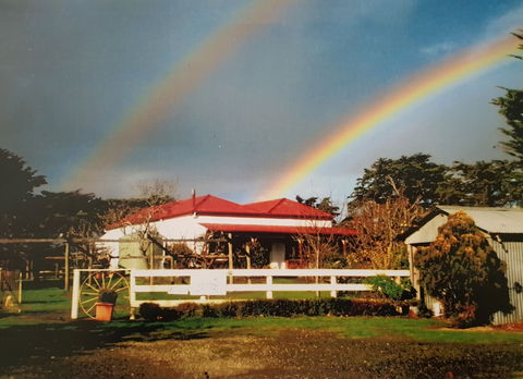 Stefani Hilltop Gallery - Accommodation Redcliffe 0