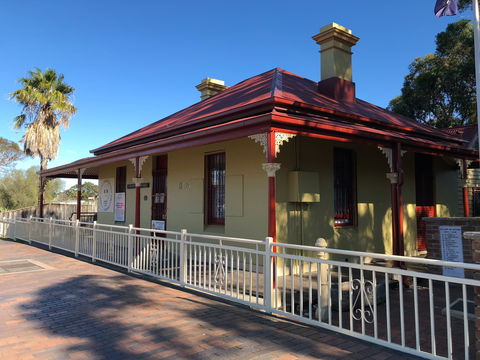 Dredge's Cottage - Accommodation Redcliffe 1