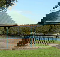 Scotts Point Way to Riverside Park trail - Accommodation Redcliffe