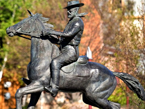 Thunderbolt's Statue And Constable Walker Memorial - Accommodation Redcliffe 0