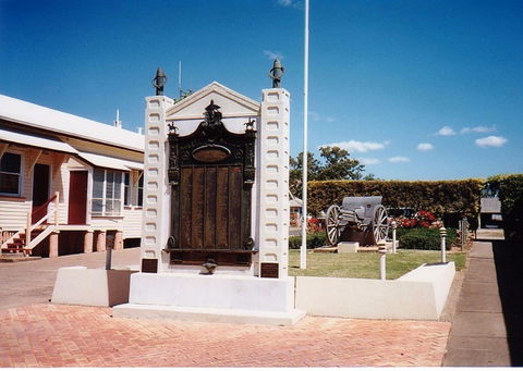 Gayndah War Memorial - Accommodation Redcliffe 0