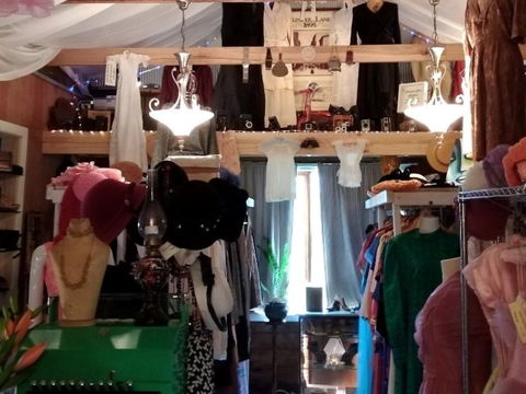 Mauzie's Most Marvellous Vintage - Accommodation Redcliffe 0