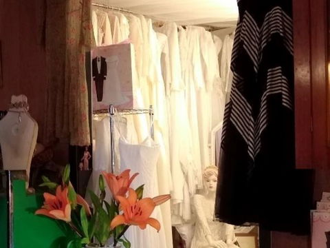 Mauzie's Most Marvellous Vintage - Accommodation Redcliffe 1