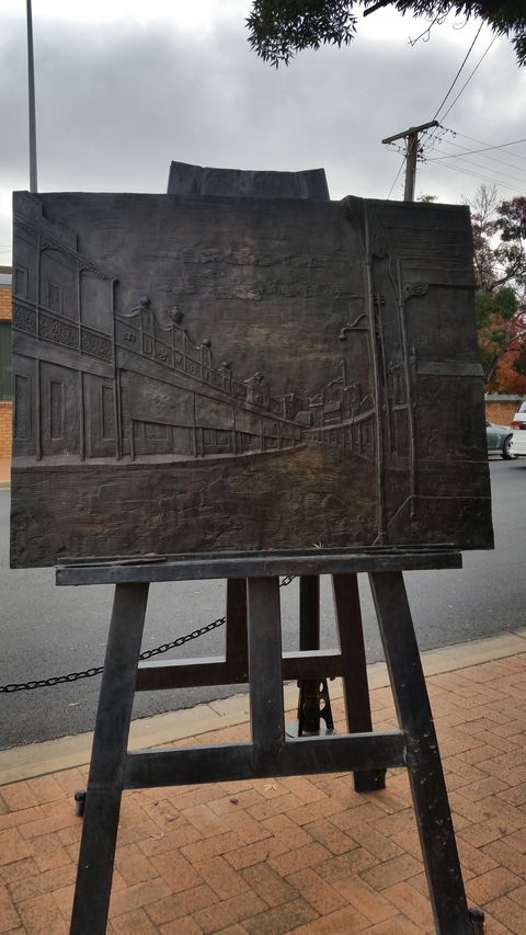 Russell Drysdale Easel Sculpture - Accommodation Redcliffe 0