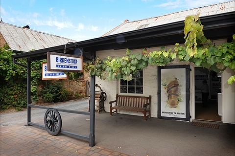 Birkenstock In The Hills - Accommodation Redcliffe 0