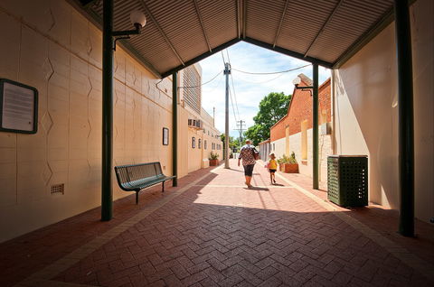 Kiesling Lane Heritage Walk - Accommodation Redcliffe 0
