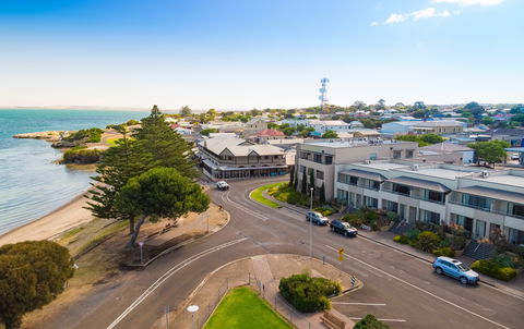 Kingscote - Accommodation Redcliffe 0