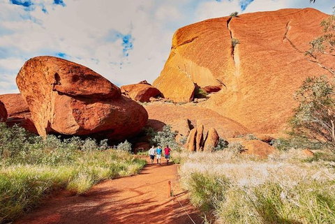 Explore Uluru: 7 Hours Guide Tour At Sunrise With Light Breakfast - Accommodation Redcliffe 2