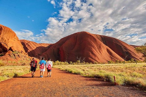 Explore Uluru: 7 Hours Guide Tour At Sunrise With Light Breakfast - Accommodation Redcliffe 3