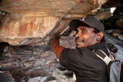 Arnhem Land Injalak Hill Full-Day Tour From Darwin - Accommodation Redcliffe 2
