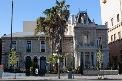 Adelaide Airport Transfers : Adelaide City To Airport ADL In Luxury Car - Accommodation Redcliffe 4