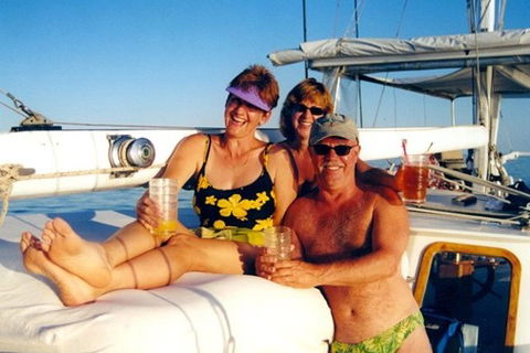 A Whitsunday Luxury Sailing Holiday - Accommodation Redcliffe 4