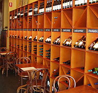 Lina's Bistro A Vin - Accommodation Redcliffe