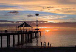 Esplanade Hotel - Accommodation Redcliffe 2
