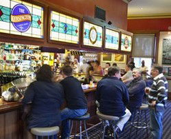 Kensington Hotel - Accommodation Redcliffe 3