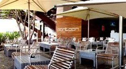 Pontoon Bar - Accommodation Redcliffe 3
