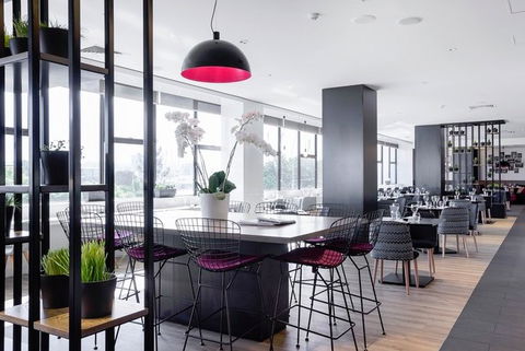 MRepublic Restaurant, Bar And Lounge - Accommodation Redcliffe 1