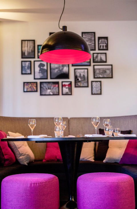 MRepublic Restaurant, Bar And Lounge - Accommodation Redcliffe 6