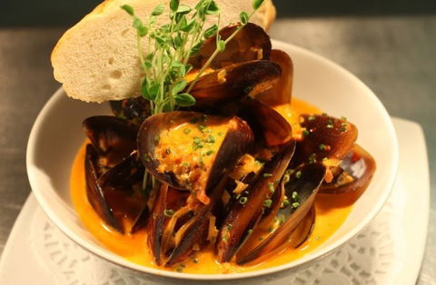 Garlic Clove Restaurant - Accommodation Redcliffe 3