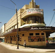 Robin Hood Hotel - Accommodation Redcliffe