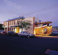 Waterfront Hotel - Accommodation Redcliffe