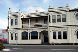 Alexander Hotel - Accommodation Redcliffe 1
