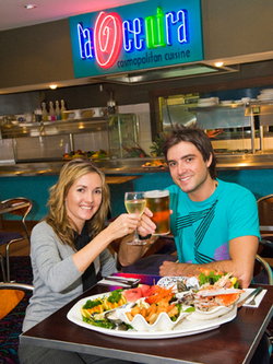 Vegas In Paradise - Accommodation Redcliffe 3