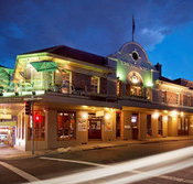 Town Hall Hotel - Accommodation Redcliffe