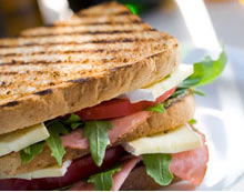 Pascoe Vale Hotel - Accommodation Redcliffe 2