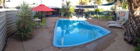 Devils Marbles Hotel–Wauchope - Accommodation Redcliffe 3