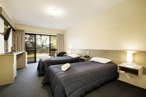 Kawana Waters Hotel - Accommodation Redcliffe 2