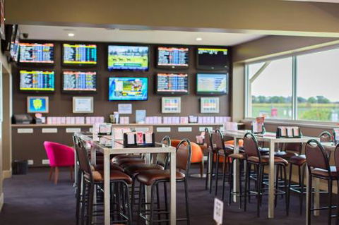 Western Suburbs Rugby League Club Mackay - Accommodation Redcliffe 3
