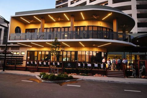 Q Bar & Brasserie On The Avenue - Accommodation Redcliffe 1