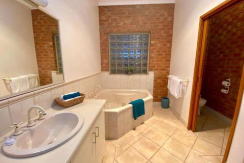 Best Western Coastal Waters Motor Inn - Accommodation Redcliffe 7