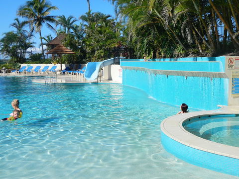 Royal Palm Resort - Accommodation Redcliffe 2