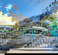 Rolling Surf Resort - Accommodation Redcliffe