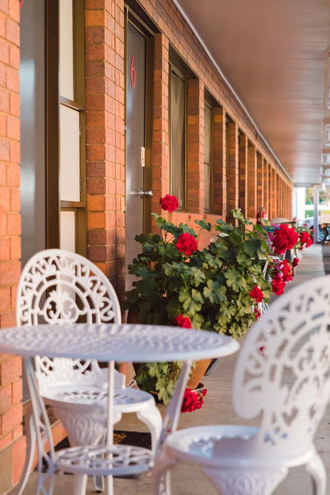 Country Pathfinder Motor Inn - Accommodation Redcliffe 0