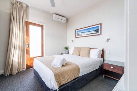 The Huskisson - Accommodation Redcliffe 2