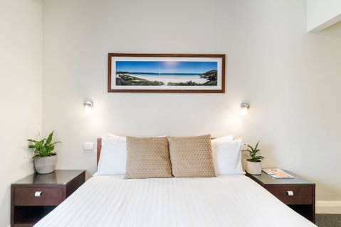 The Huskisson - Accommodation Redcliffe 4