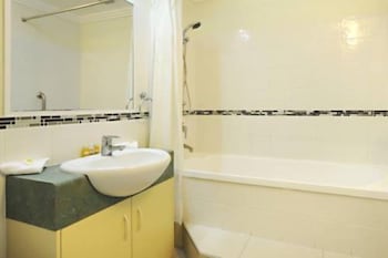 At Whitsunday Vista Holiday Apartments - Accommodation Redcliffe 3