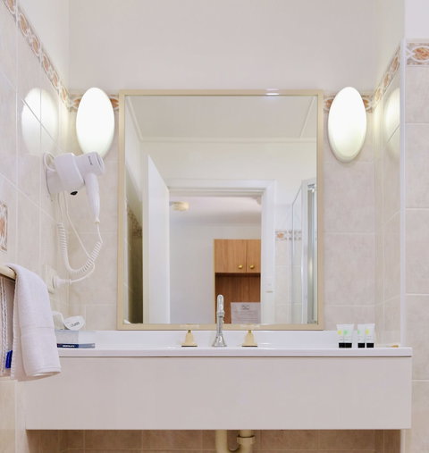 The Select Inn Ryde - Accommodation Redcliffe 3