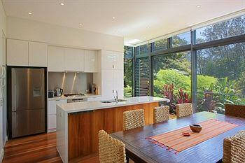 Kiah Beach House - Accommodation Redcliffe 1