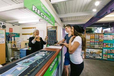 Beaches Backpackers Airlie Beach - Hostel - Accommodation Redcliffe 0