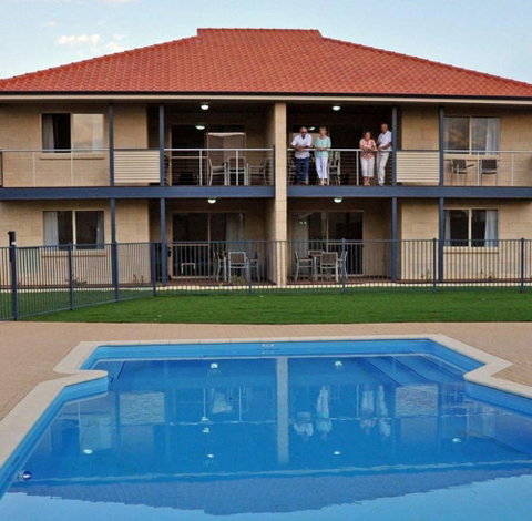 Pinnacles Edge Resort - Accommodation Redcliffe 2
