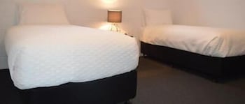 Penguin Seaside Motel - Accommodation Redcliffe 3