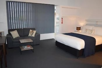 Penguin Seaside Motel - Accommodation Redcliffe 2