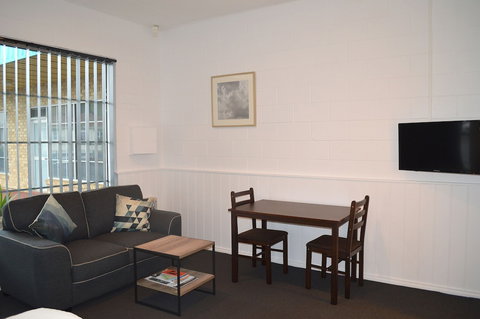 Penguin Seaside Motel - Accommodation Redcliffe 5